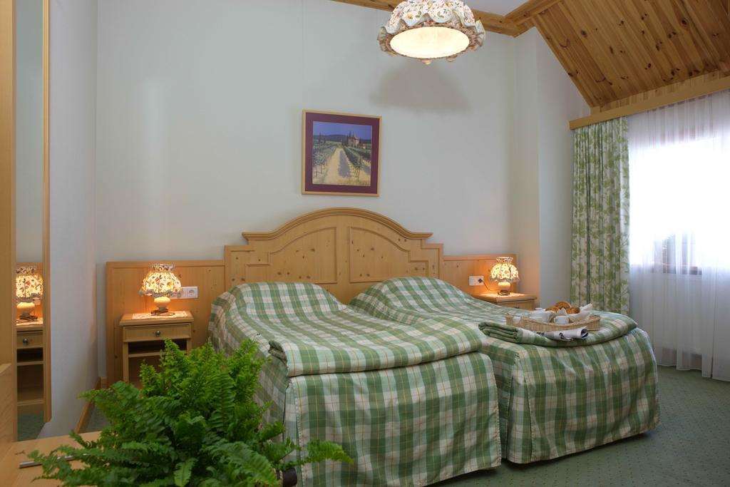Landhaus Hotel Brovary Room photo